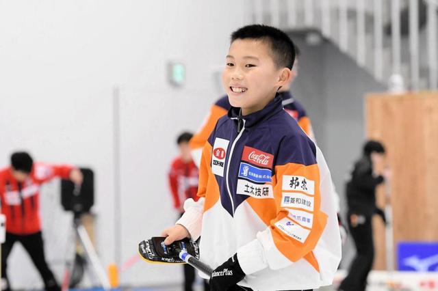 カーリング　日本選手権に小学５年生が出場　将来は「五輪に出場する」