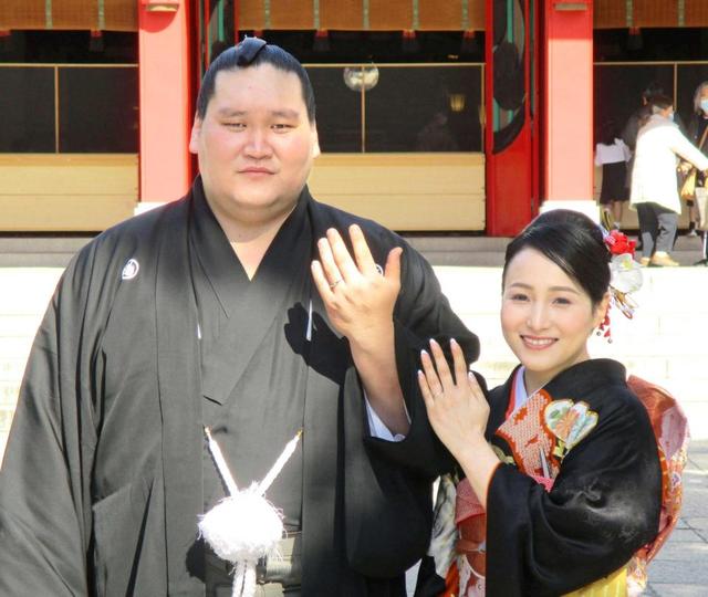 照ノ富士、富岡八幡宮で挙式　正式発表３年前に結婚　大関とりへ決意の門出