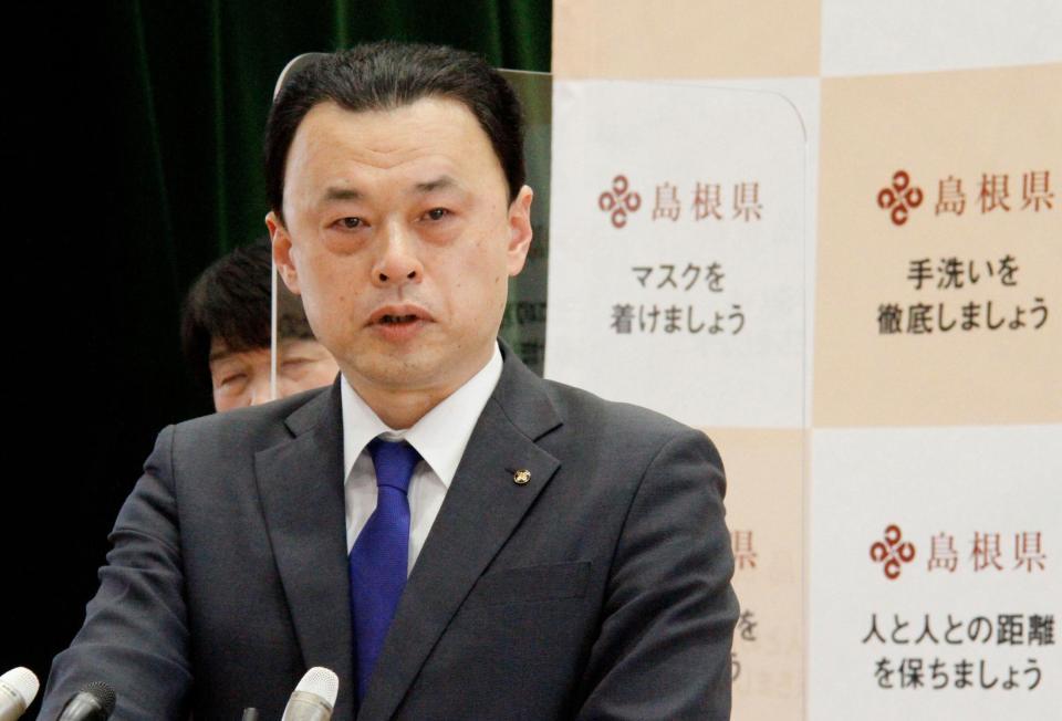 　島根県の聖火リレー実行委員会を終え、記者会見する丸山達也知事