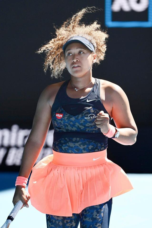 女子シングルス準決勝でセリーナ・ウィリアムズを破り、ガッツポーズの大坂なおみ＝メルボルン（ゲッティ＝共同）