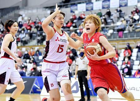 富士通とデンソー、準決勝へバスケ女子Ｗリーグ、プレーオフ