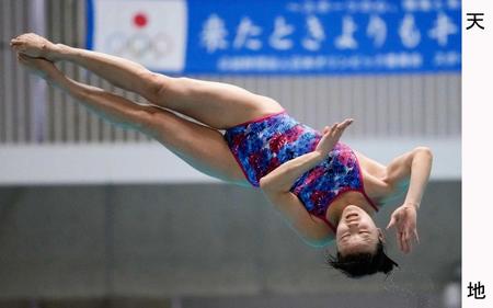 　女子板飛び込み決勝で２位の三上紗也可の演技