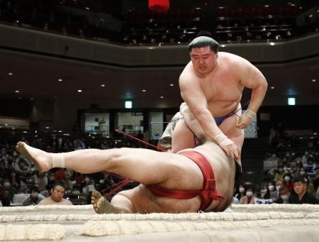 トップの高安が２敗目春場所１１日目、１差に３人