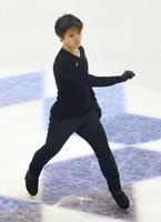 調整する宇野昌磨＝ストックホルム（共同）