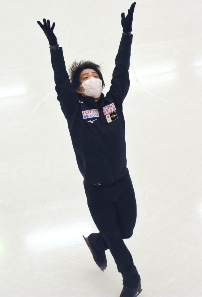 公式練習で調整する羽生結弦＝ストックホルム（共同）