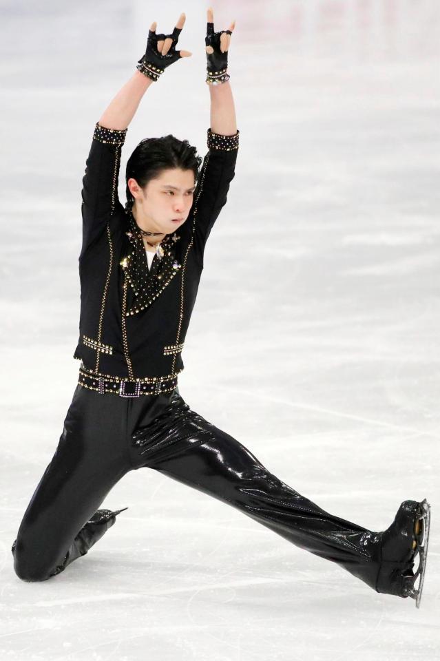 男子ＳＰで首位の羽生結弦＝ストックホルム（タス＝共同）