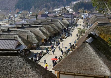 聖火リレー初の週末、沿道に人出密集警戒、福島３日目