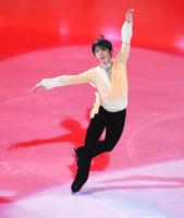 　エキシビションで演技する羽生結弦＝ストックホルム（共同）