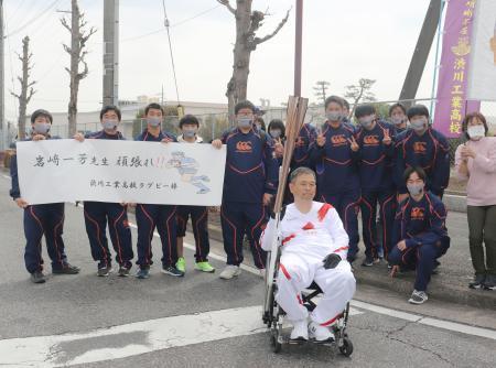 東京五輪聖火、３県目の群馬へ車いすの高校教諭がトーチ運ぶ