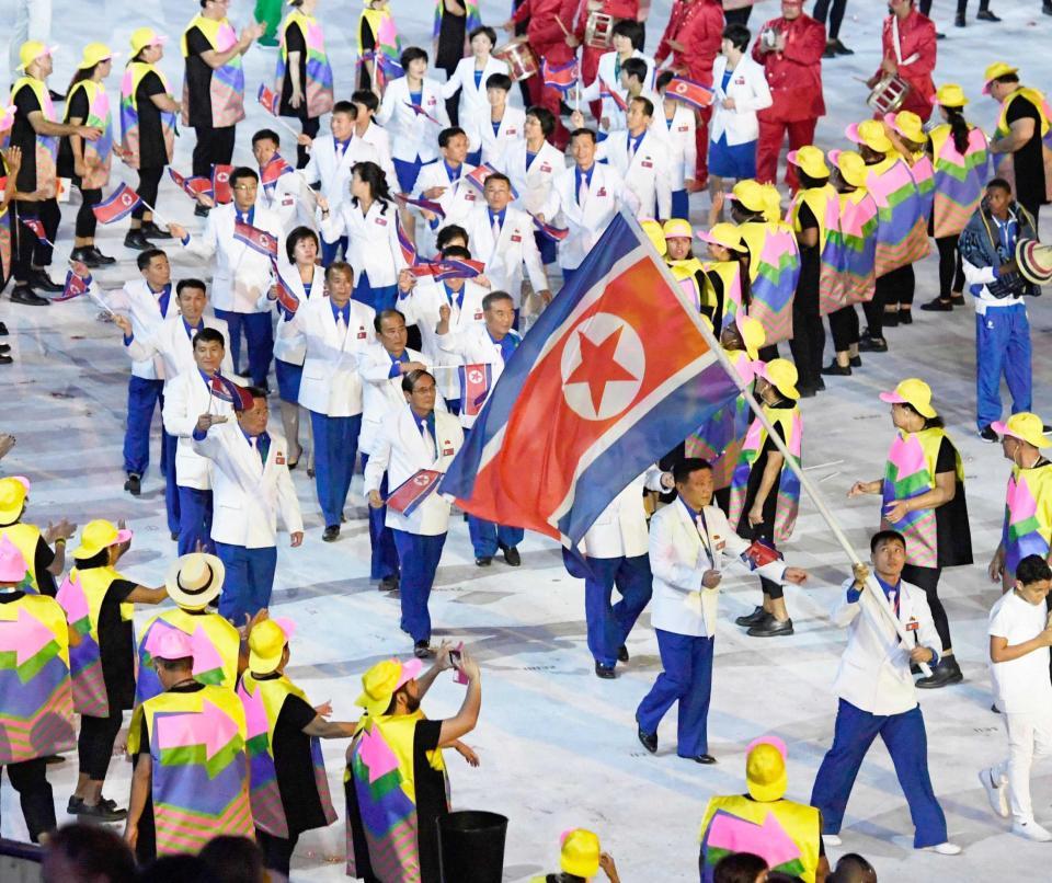 　１６年リオデジャネイロ五輪開会式で入場行進する北朝鮮選手団（共同）