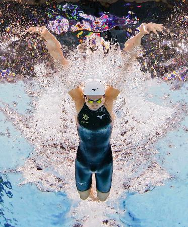 　女子５０メートルバタフライ予選　力泳する池江璃花子＝東京アクアティクスセンター