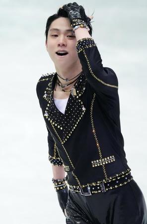 演技をする羽生結弦＝１５日、大阪市丸善インテックアリーナ大阪（代表撮影）