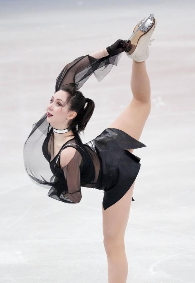 演技するエリザベータ・トゥクタミシェワ＝丸善インテックアリーナ大阪（代表撮影）