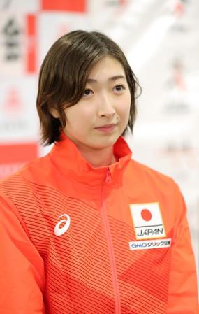 壮行会後、取材に応じる競泳日本代表選手の池江璃花子（代表撮影）