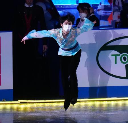 　オープニングに登場した羽生結弦＝大阪市丸善インテックアリーナ大阪（代表撮影）