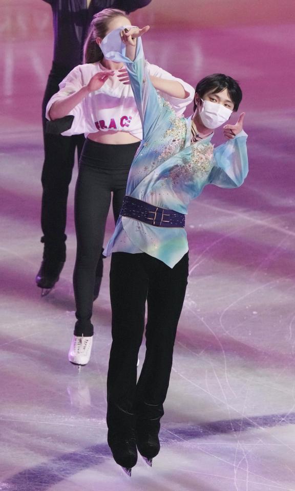 　エキシビションのオープニングに登場した羽生結弦（代表撮影）