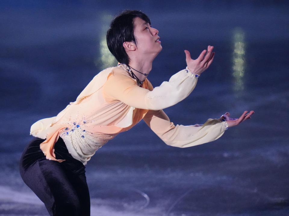 「花は咲く」を滑る羽生結弦＝１８日、大阪市丸善インテックアリーナ大阪（代表撮影）