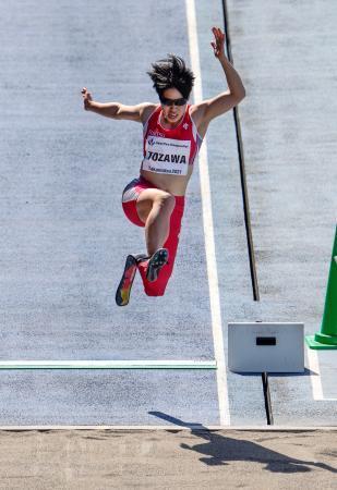 　女子走り幅跳び（義足Ｔ６３）　４メートル５６のアジア新記録で優勝した兎沢朋美＝屋島レクザムフィールド