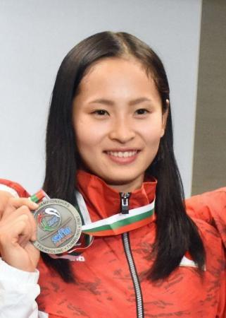 トランポリン女子の岸彩乃が引退１７年世界選手権で銀メダル