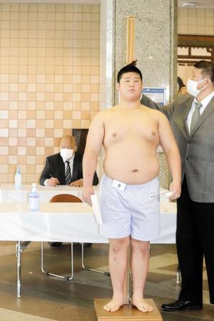 新弟子検査を受検した前時津風親方の次男・坂本正真（日本相撲協会提供）