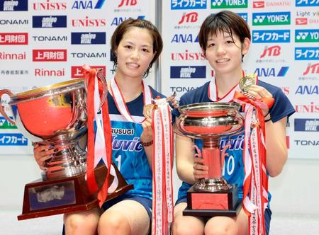 　女子ダブルスの福島由紀（左）、広田彩花組（代表撮影）