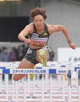 　決勝で力走する寺田明日香