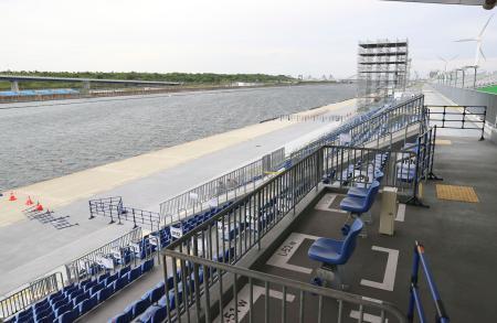 　ボートの東京五輪アジア・オセアニア予選の会場、海の森水上競技場。５日の競技は強風のため中止となった＝東京都江東区