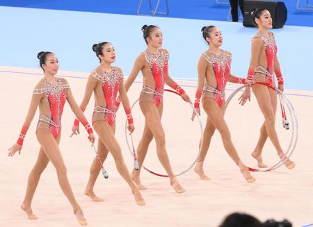 　演技を終えたフェアリージャパンＰＯＬＡ（撮影・堀内翔）