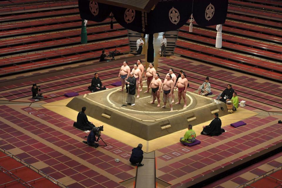 大鵬の孫 鵬山は白星発進 初めてのまげに 気が引き締まり力士らしくなれた スポーツ デイリースポーツ Online