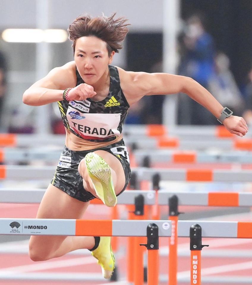 女子１００メートル障害　優勝した寺田明日香＝東京・国立競技場（撮影・堀内翔）