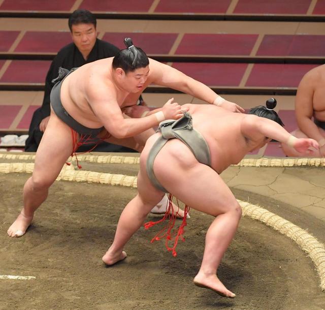 阿炎　関取復帰へ白星発進！２７歳「人として成長していく年にしたい」