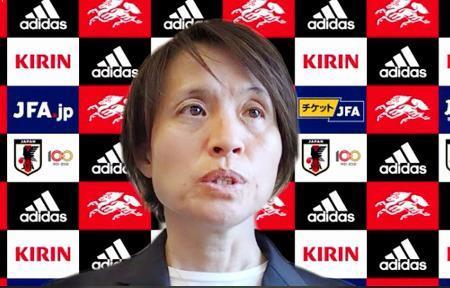 　オンライン取材に応じるサッカー女子日本代表の高倉監督＝１１日