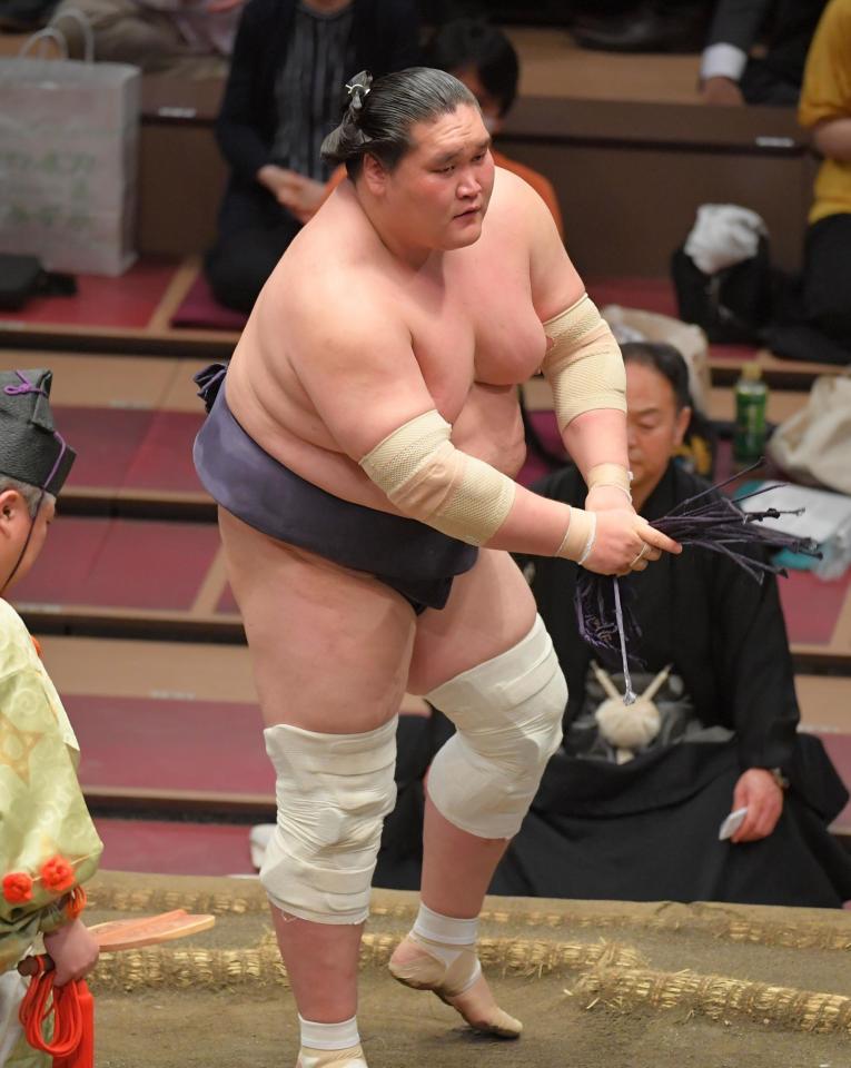 霧馬山を下し、全勝をキープした照ノ富士＝両国国技館（撮影・高石航平）