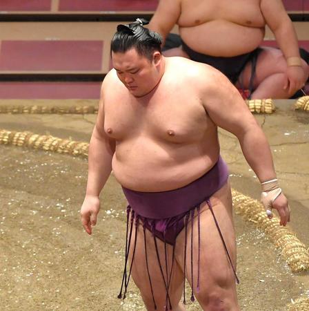 　隆の勝を下すも、浮かない表情を見せる朝乃山（撮影・出月俊成）