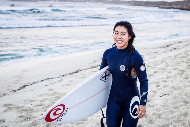 サーフィン・都筑有夢路が初の８強　強豪相手に大逆転！ダイナミックな波乗りで存在感