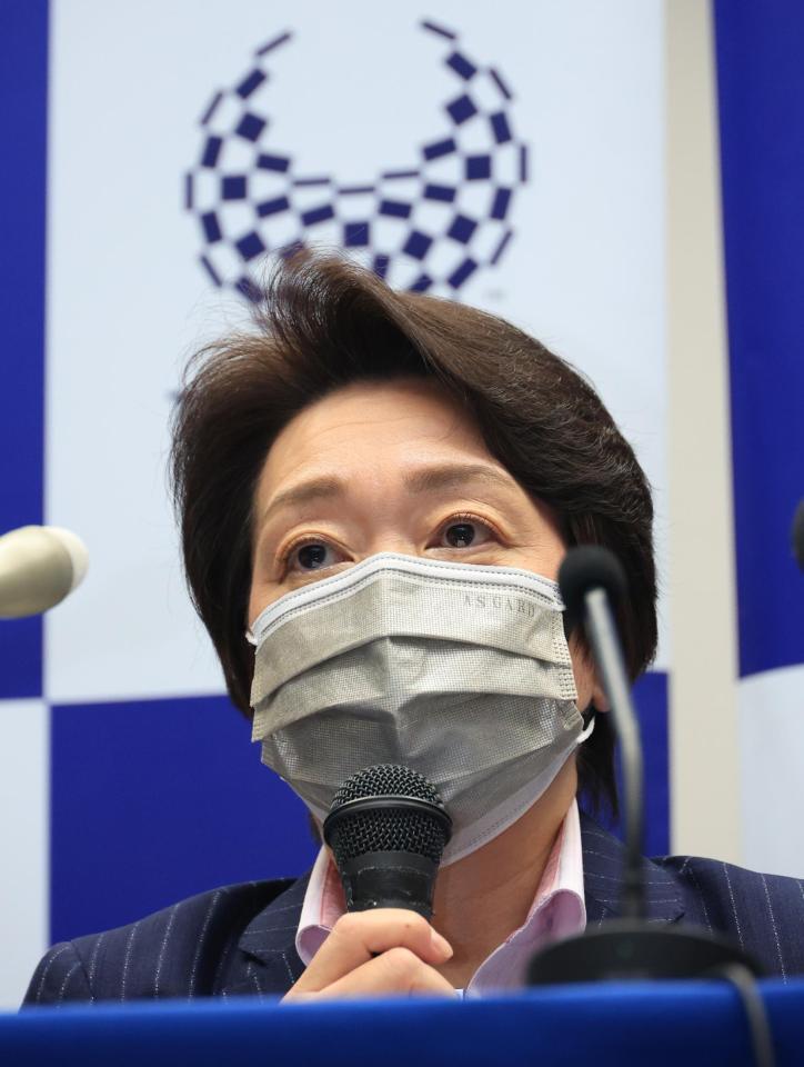 記者会見で質問に答える東京オリンピック・パラリンピック組織委員会の橋本聖子会長（代表撮影）