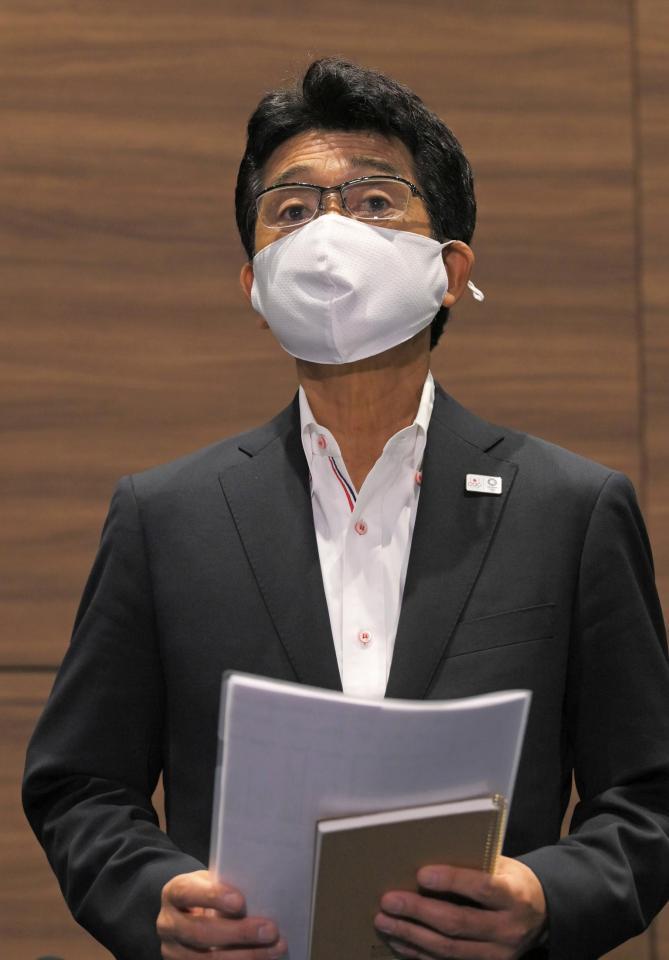 　東京オリンピック日本代表選手らへの新型コロナウイルスワクチン接種が始まり、取材に応じる日本代表選手団の福井烈団長（代表撮影）