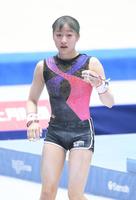 　公式練習で調整を行った平岩優奈（撮影・堀内翔）