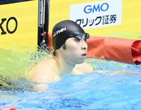 　２００メートル個人メドレー決勝に出場するも４位に終わり、掲示板を見て息を吐く萩野公介（撮影・高石航平）