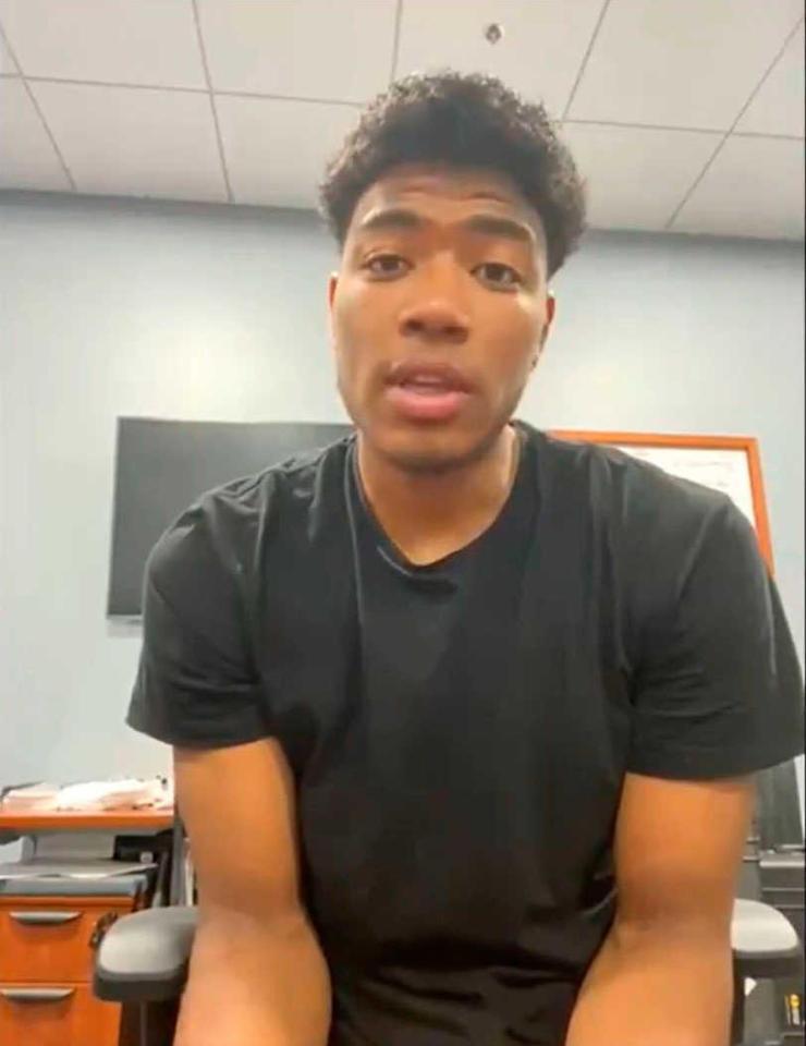 　ＮＢＡウィザーズの公式ツイッターでインタビューに応じる八村（共同）