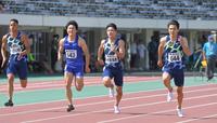 　決勝で（左から）ケンブリッジ飛鳥、永田駿斗、小池祐貴らと競い合う山県亮太（撮影・高部洋祐）