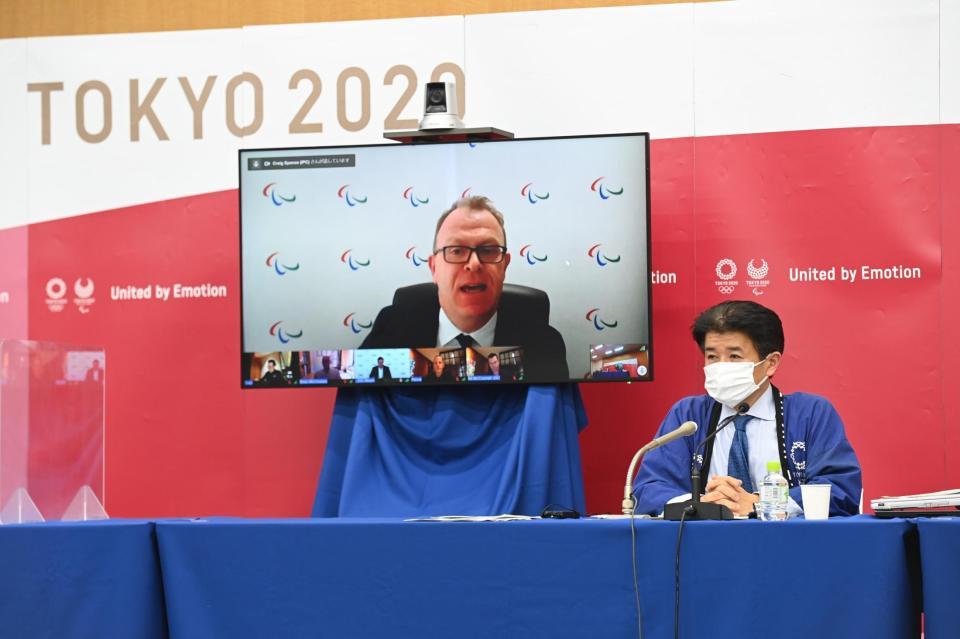 　オンラインで発言するＩＰＣチーフブランド＆コミュニケーションオフィサーのクレイグ・スペンス氏。右は東京２０２０組織委員会の中村英正ＭＯＣ（代表撮影）