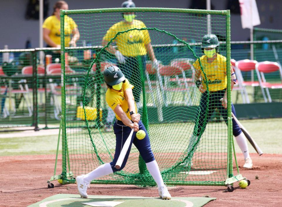 豪ソフトボール代表が練習公開 打線好調で2戦2勝 観客から好プレーに拍手 スポーツ デイリースポーツ Online 豪ソフトボール代表が練習公開 打線好調で2戦2勝 観客から好プレーに拍手 スポーツ デイリースポーツ Online