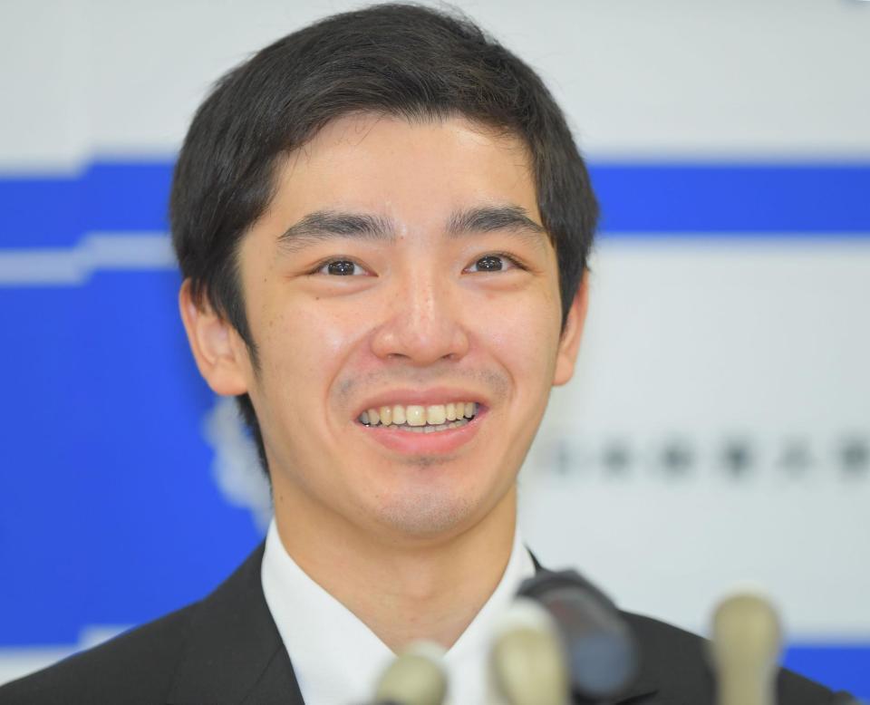 現役引退会見で笑顔で心境を語る白井健三＝神奈川・日体大　横浜・健志台キャンパス（撮影・開出牧）