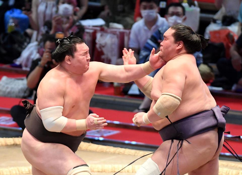 白鵬復活４５回目優勝 照ノ富士との全勝対決制す 千代の富士抜いて横綱最高齢ｖ スポーツ デイリースポーツ Online