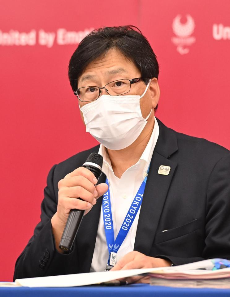 　観戦チケットの取り扱いについて記者会見する組織委の鈴木秀紀マーケティング局次長（＝代表撮影