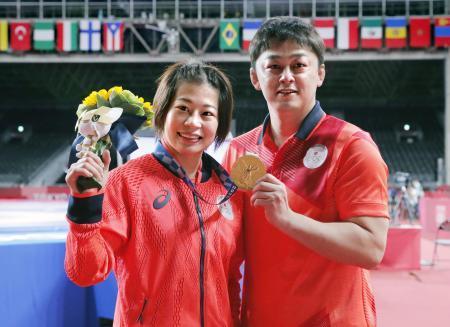 東京五輪で金の向田選手が結婚レスリング女子、コーチと