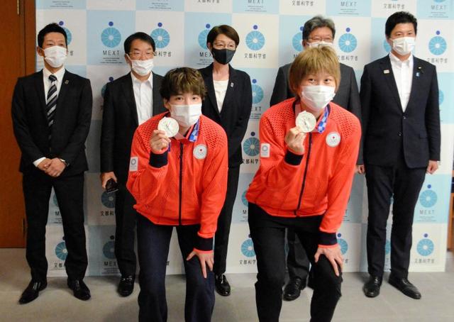 女子バスケ、パリで目指す２大会連続メダル　高田主将「３年後見据える」文科省訪問