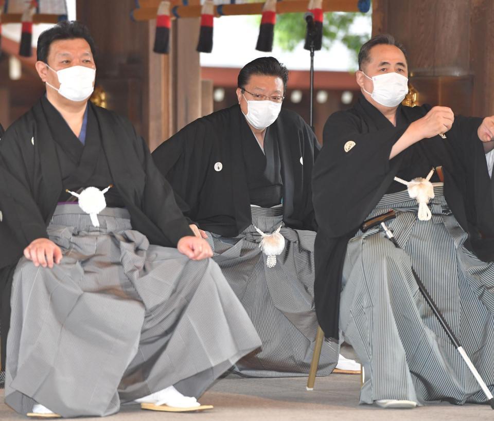 横綱照ノ富士が奉納土俵入り 不知火型を伝授の伊勢ケ浜親方 似合いますね と笑み スポーツ デイリースポーツ Online