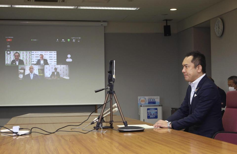 　日本スポーツ協会などとオンラインで協議する三重県の鈴木英敬知事